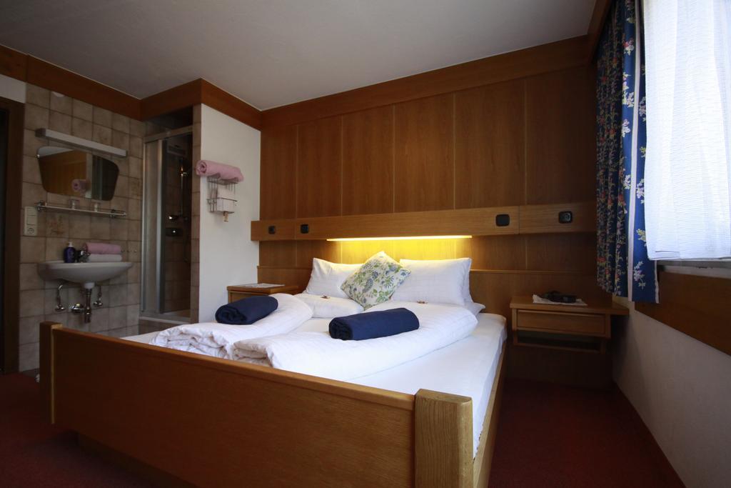 Privatzimmer Kammerlander Neukirchen am Großvenediger Szoba fotó