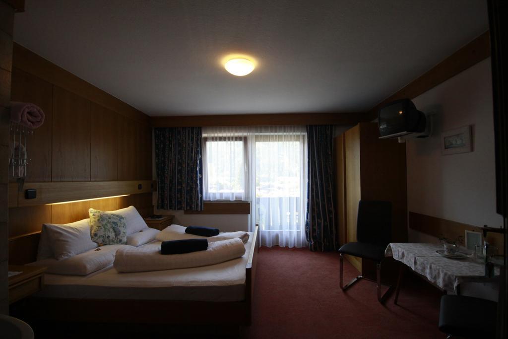 Privatzimmer Kammerlander Neukirchen am Großvenediger Szoba fotó