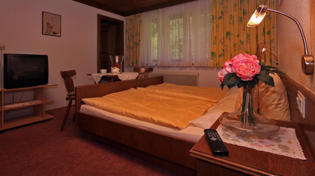 Privatzimmer Kammerlander Neukirchen am Großvenediger Szoba fotó
