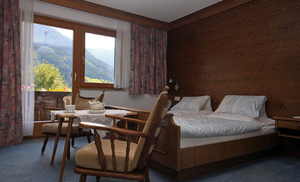 Privatzimmer Kammerlander Neukirchen am Großvenediger Szoba fotó