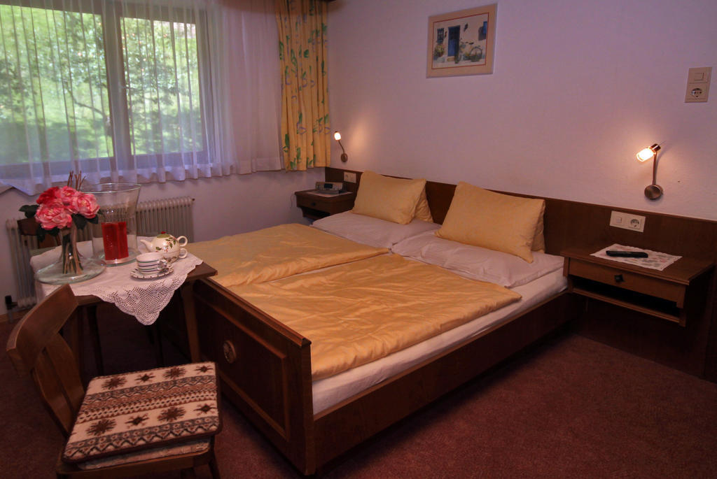 Privatzimmer Kammerlander Neukirchen am Großvenediger Szoba fotó
