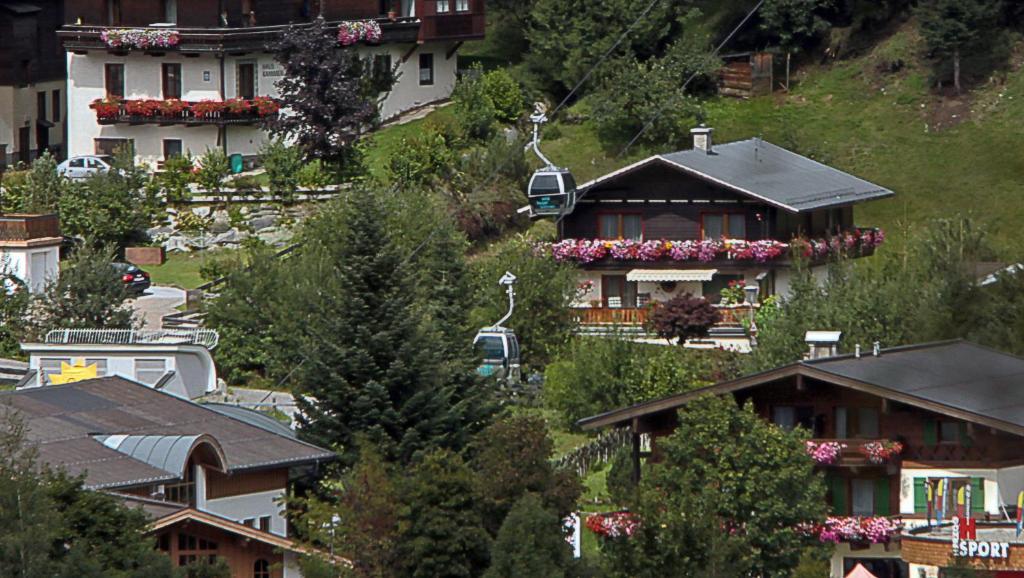 Privatzimmer Kammerlander Neukirchen am Großvenediger Szoba fotó